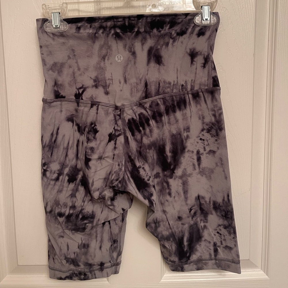 LULU High-Rise Biker Shorts 8”